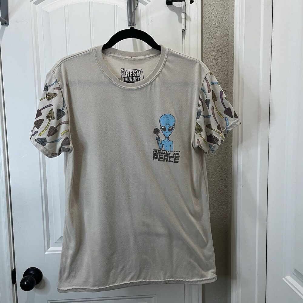 Fresh Laundry Grow In Peace Alien Mushroom Graphic Tee Shirt Womens Size M